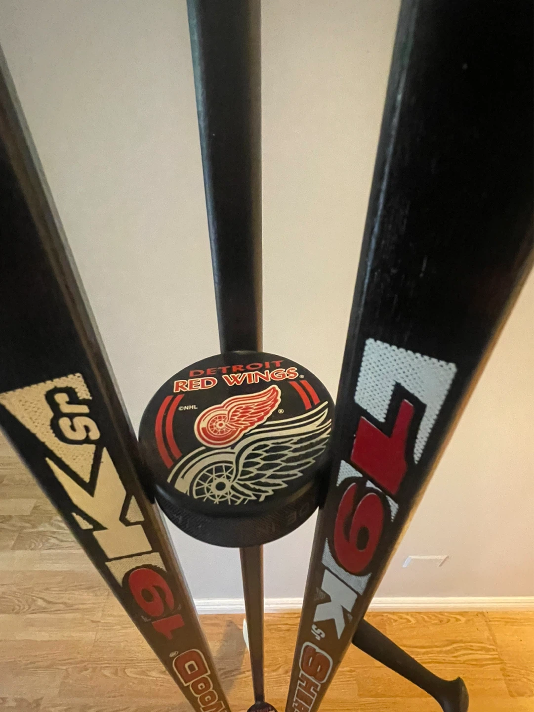 Detroit Red Wings Hockey Stick Coat Rack - photo 2