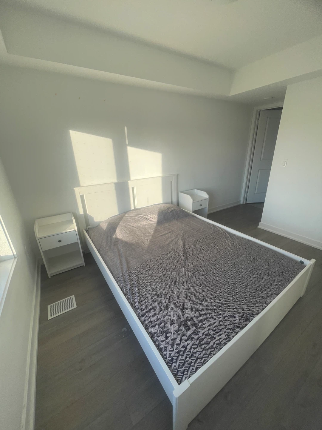 White Queen Bed Frame with Two Nightstands - photo 2