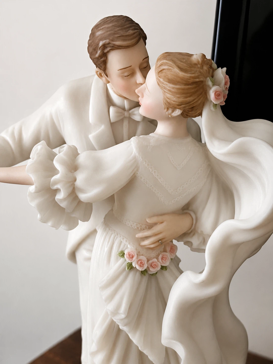Wedding Couple Figurine Cake Topper - photo 2