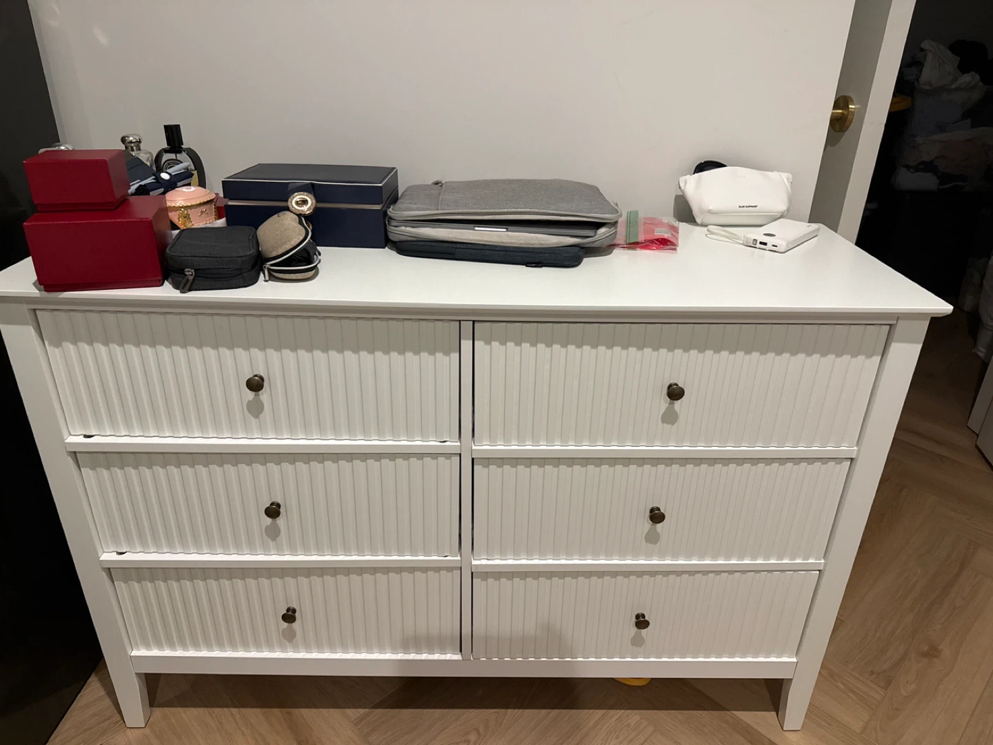 White 6-Drawer Dresser