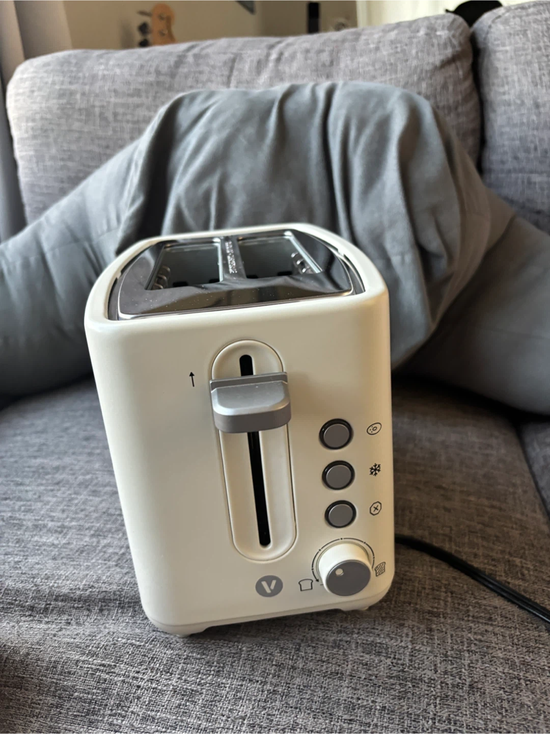 Cream coloured 2-slice toaster