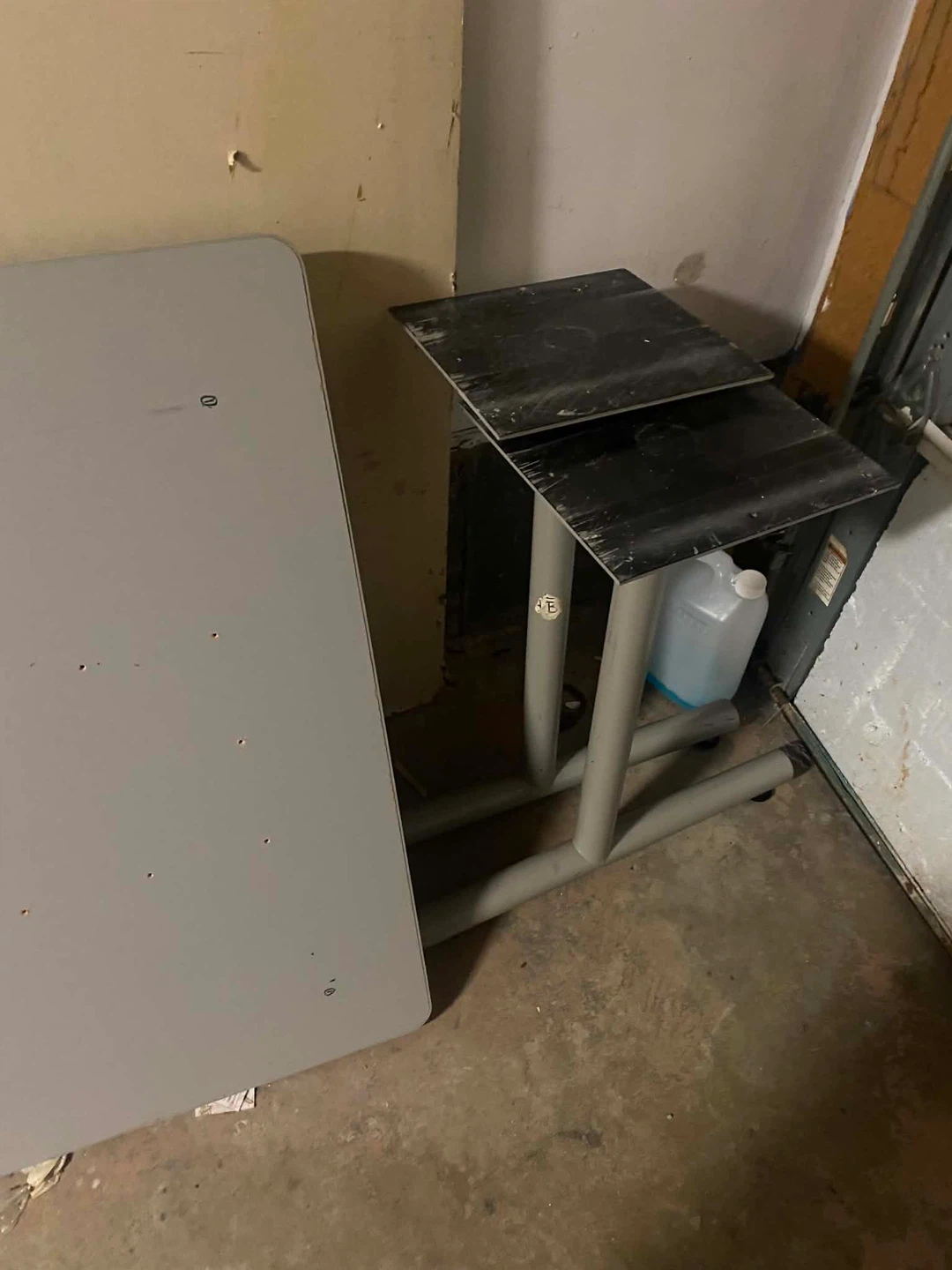 Grey Table Top and cabinet both free - photo 4