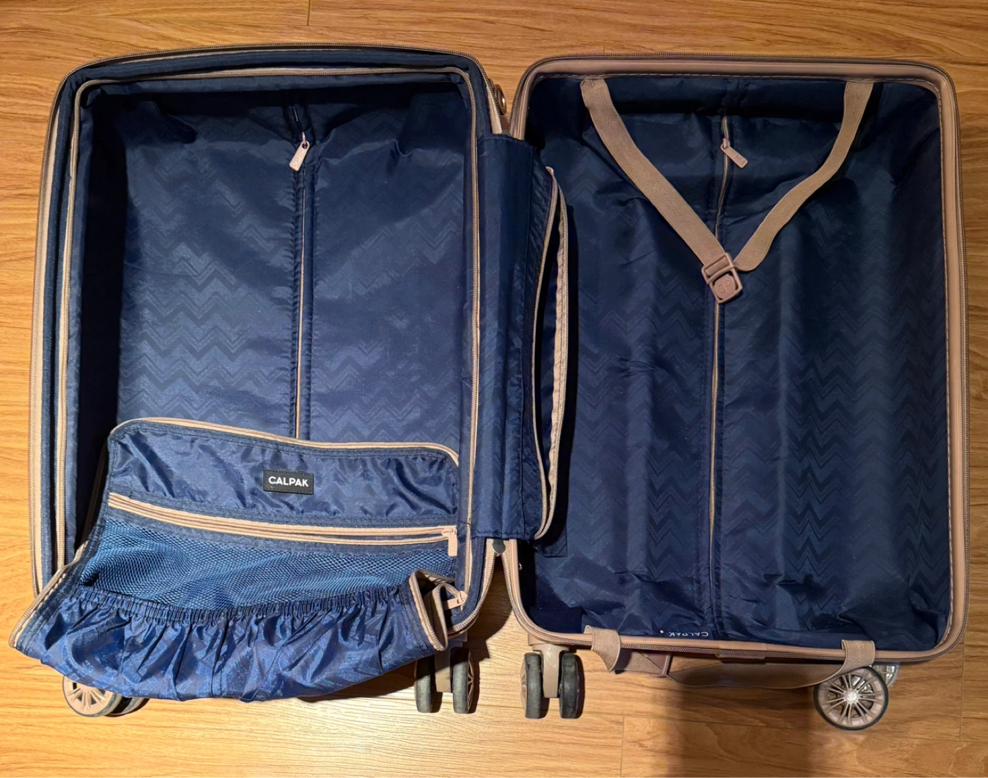 Carry-On Suitcase w/360° Spinner Wheels Retails: $425+tax - photo 5