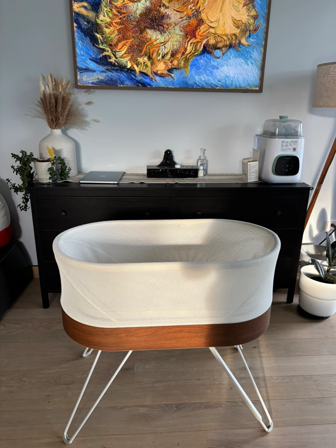 Gently Used Snoo Bassinet with 2 size Swaddles - photo 5