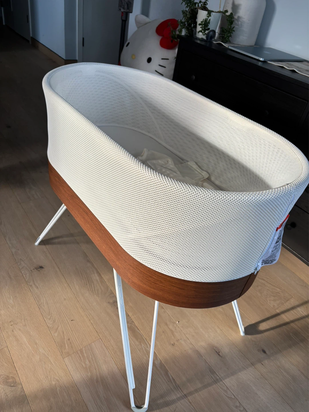 Gently Used Snoo Bassinet with 2 size Swaddles - photo 2