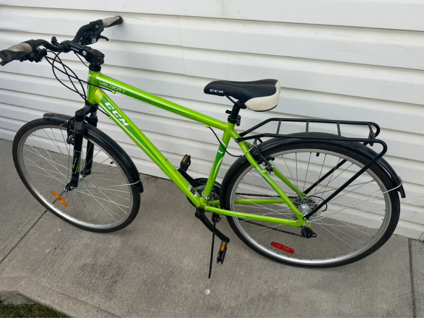 Men’s CCM Hybrid Aluminum Bike - photo 2