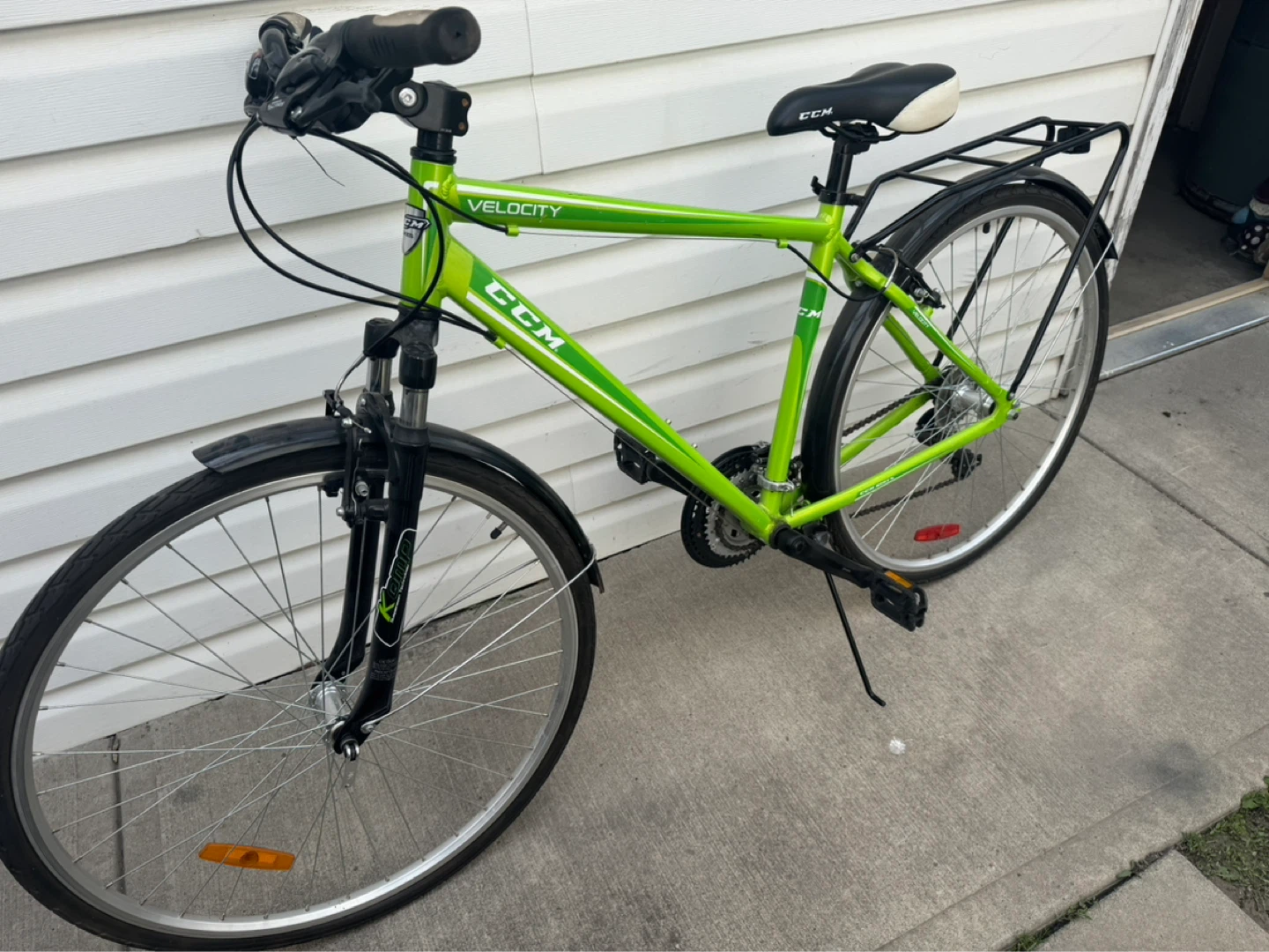 Men’s CCM Hybrid Aluminum Bike - photo 3