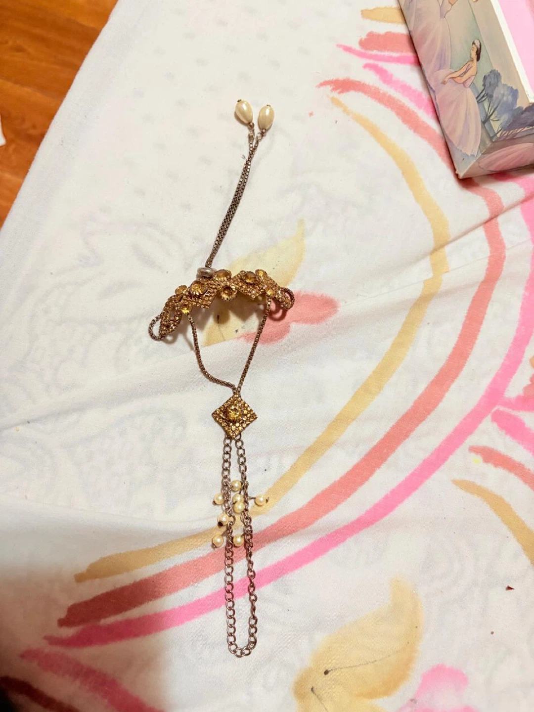 Hand Chain Bracelet with Pearls and Rhinestones - photo 3