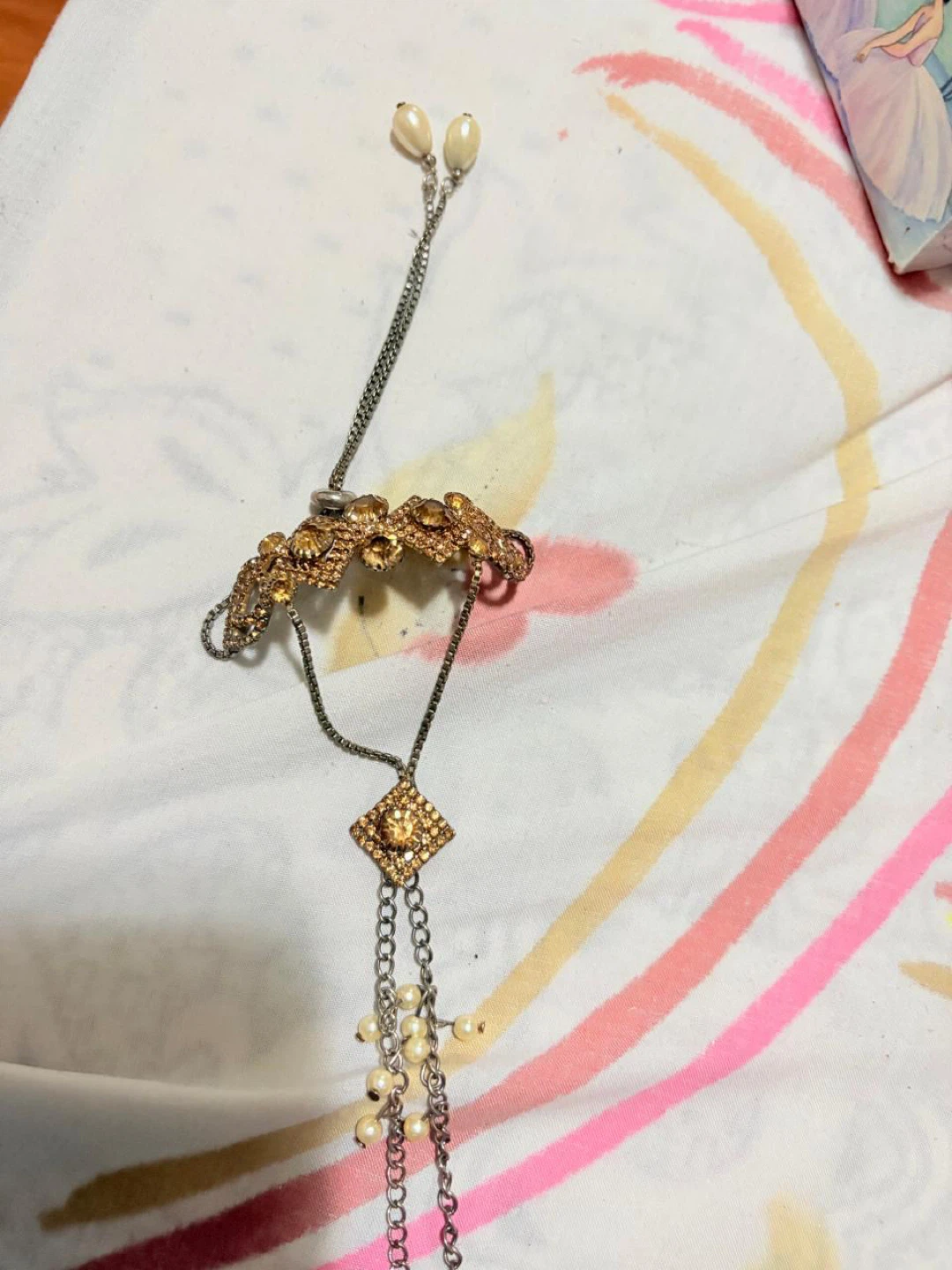 Hand Chain Bracelet with Pearls and Rhinestones - photo 2