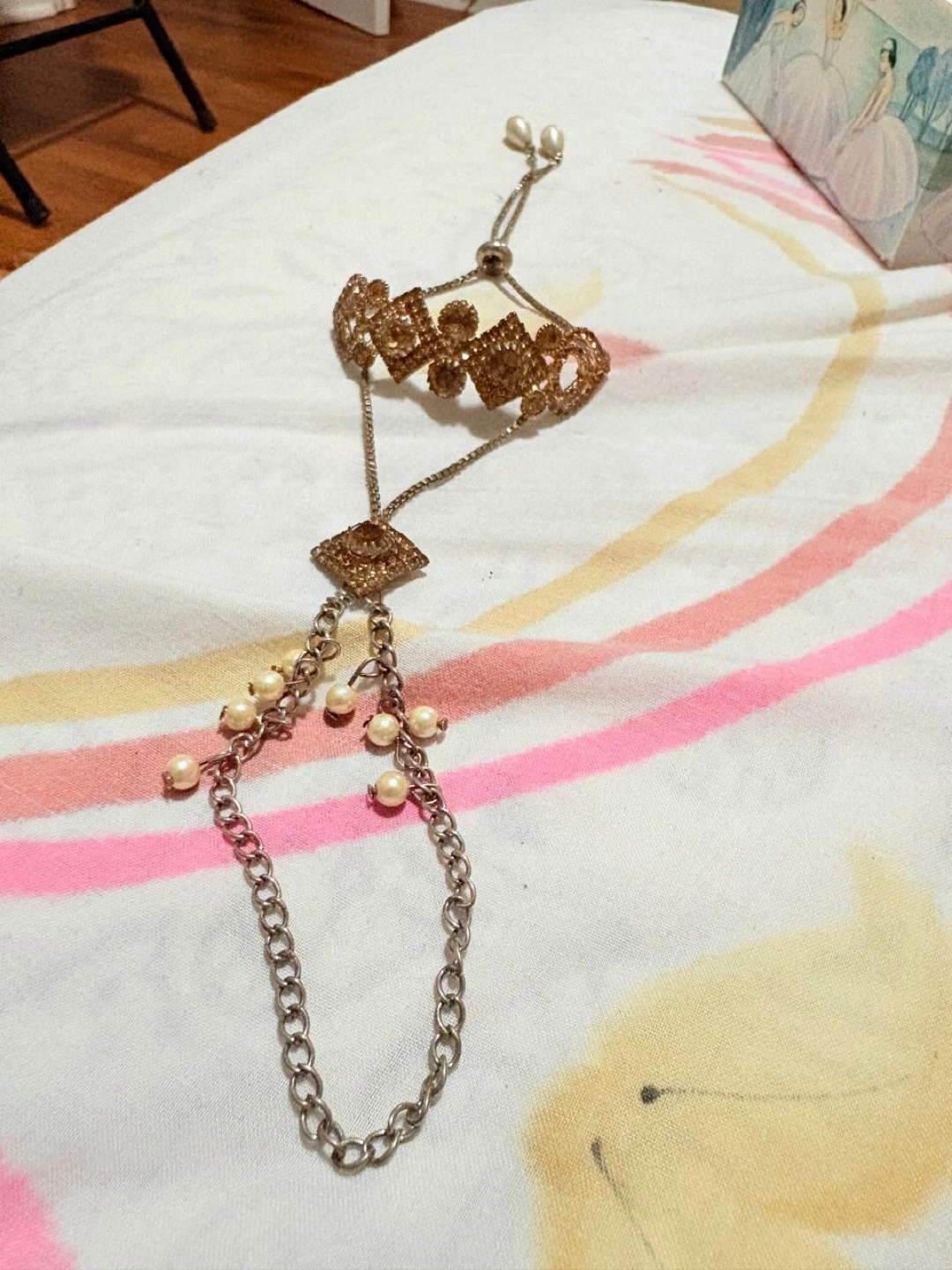 Hand Chain Bracelet with Pearls and Rhinestones