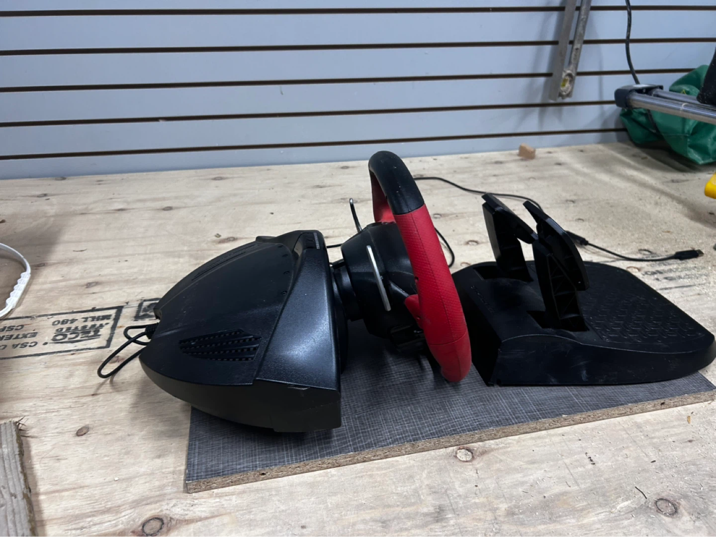 Thrustmaster Ferrari 458 Spider Racing Wheel & Pedals - photo 3