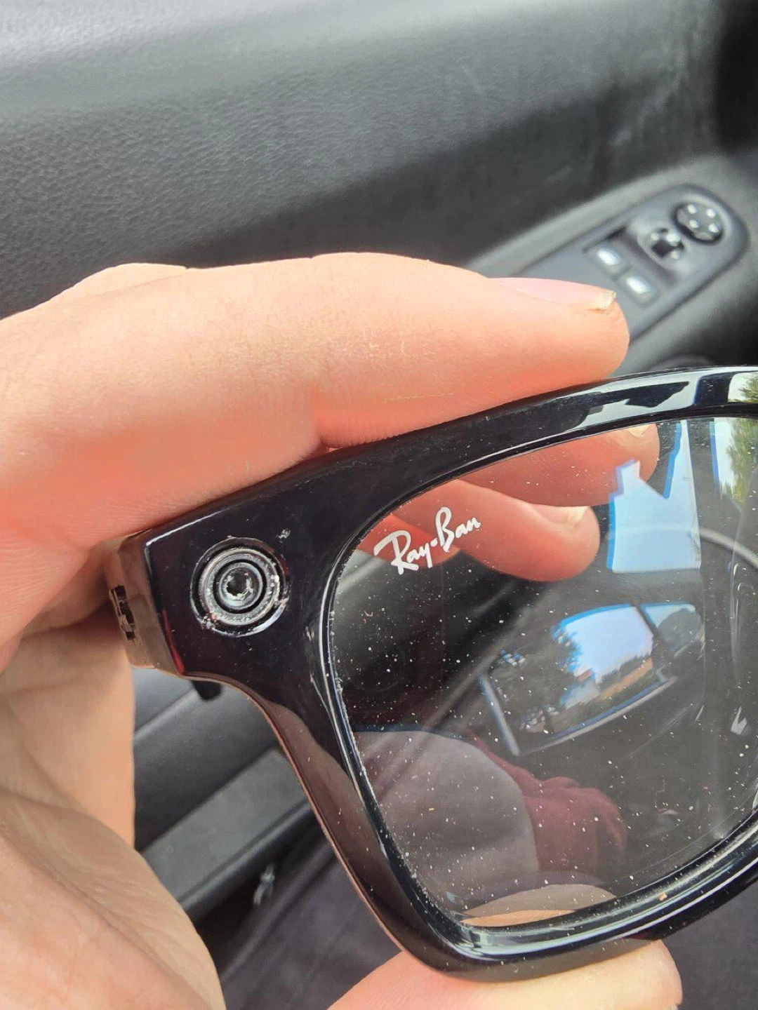 Meta glasses white light removal