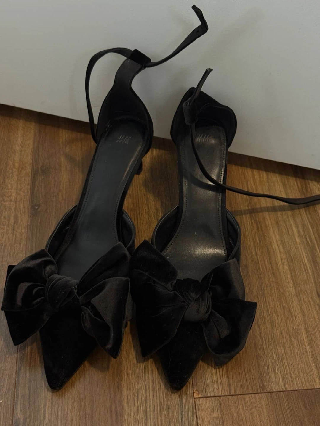 H&M Black Velvet Heels with Bow – Size 11 - photo 3
