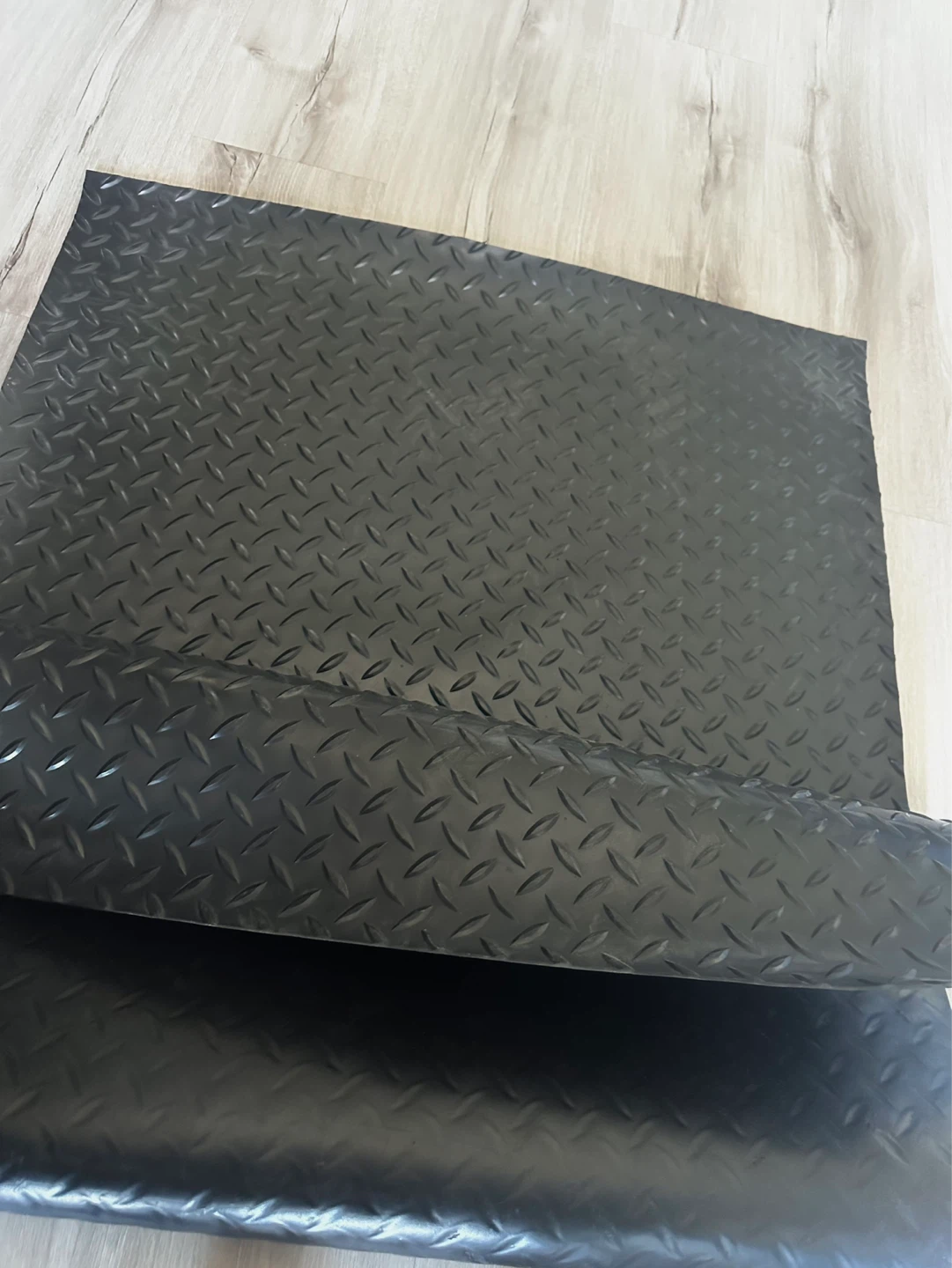 Black Diamond Plate Rubber Mat Roll - photo 2
