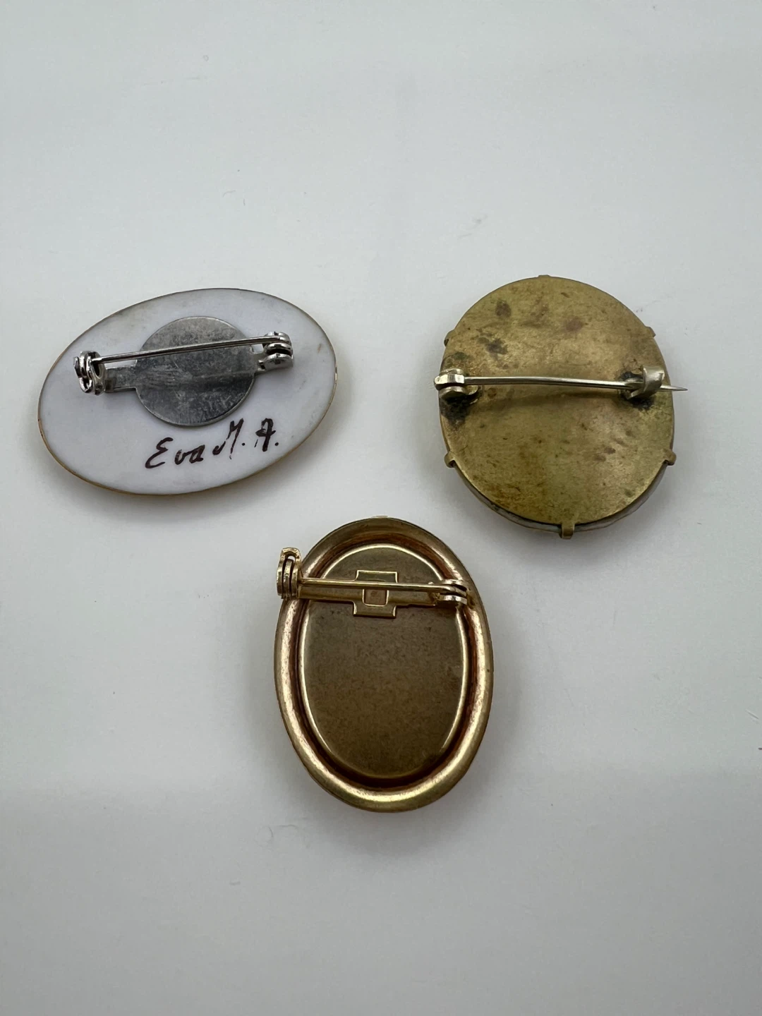 Curated Collection of 3 Vintage Brooches - photo 2
