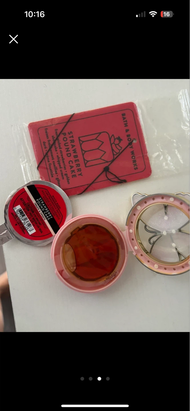 Bath & Body Works Car Fragrance Strawberry Pound Cake Refill - photo 3