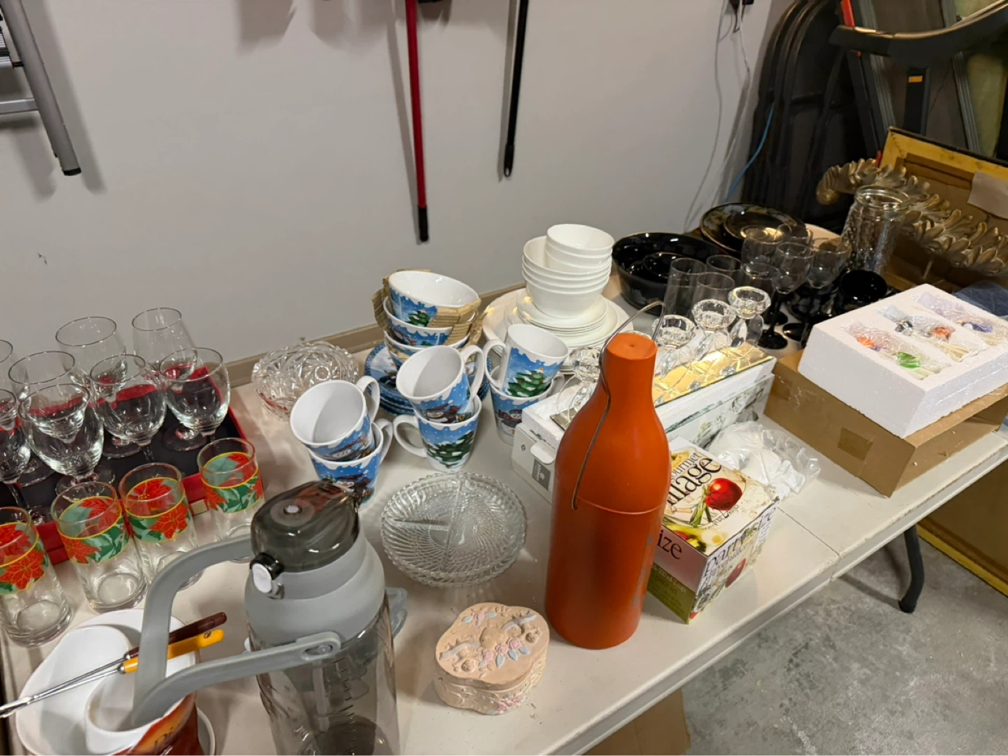 Massive garage sale 642 gardenvale road - photo 2