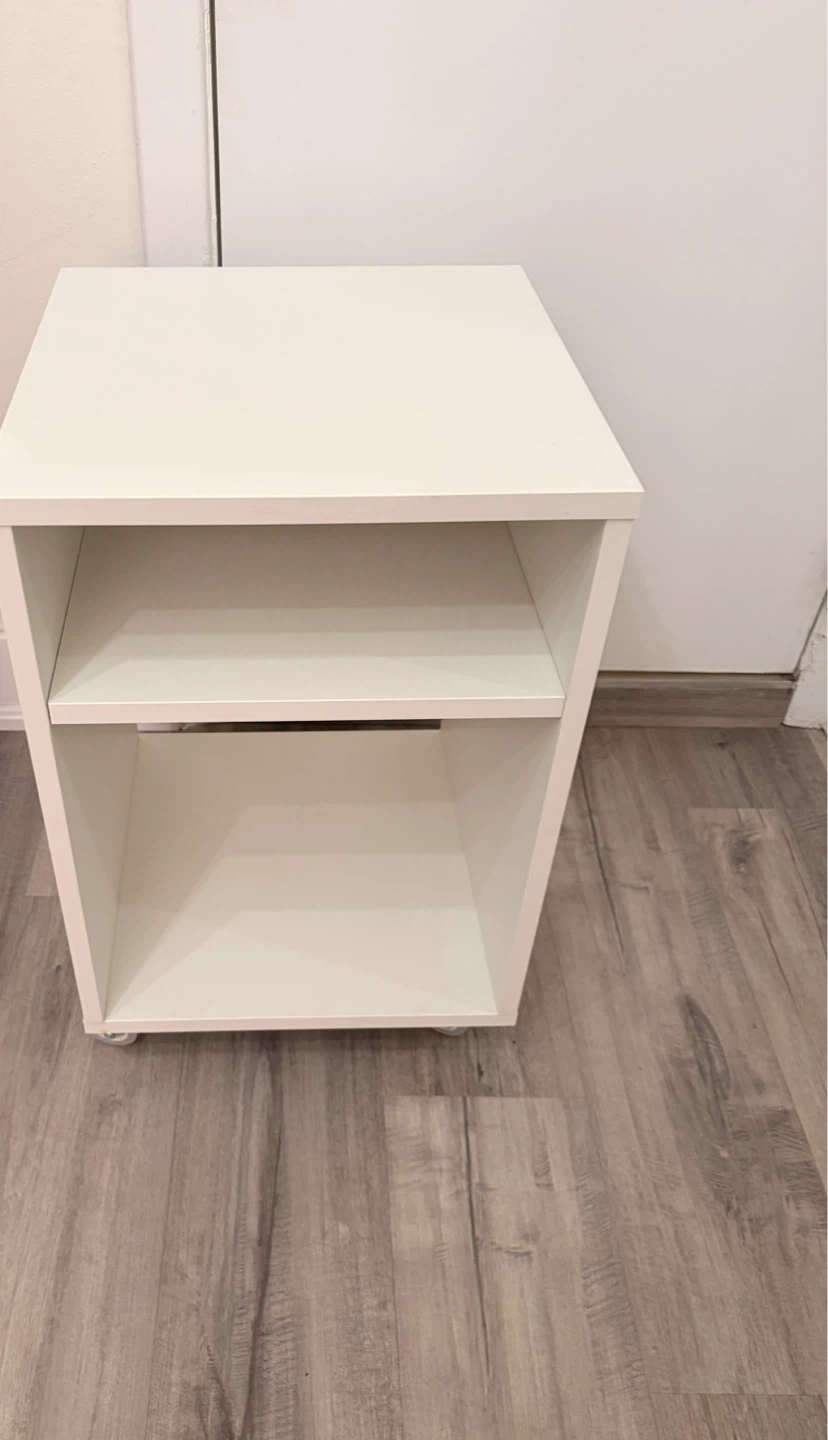 3 small tables/storage units + touch lamp - photo 2