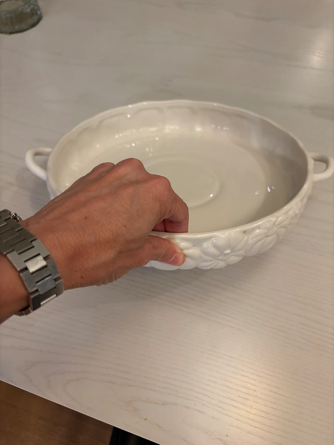 White Ceramic Round Serving Dish with Leaf Embossing - photo 2