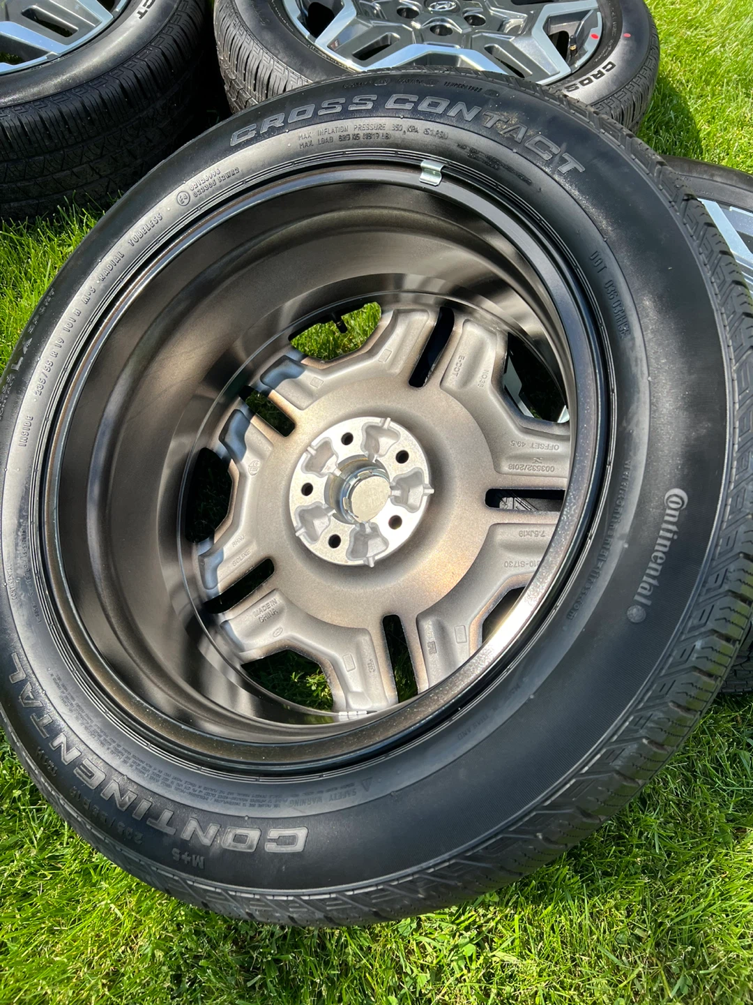 Hyundai Santa Fe All-Season Tires/Rims + TPMS Like New - photo 3