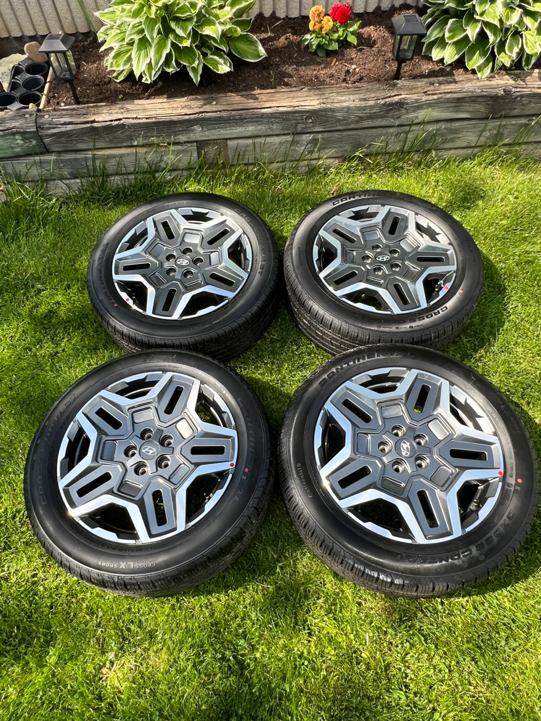 Hyundai Santa Fe All-Season Tires/Rims + TPMS Like New - photo 2