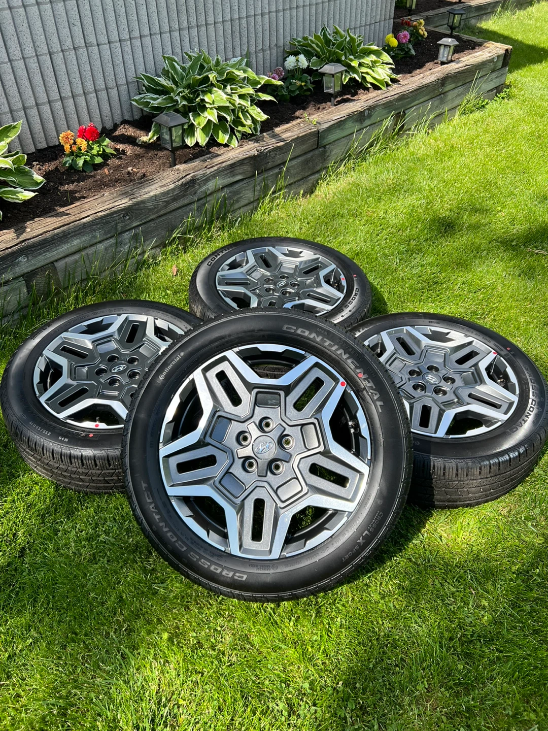 Hyundai Santa Fe All-Season Tires/Rims + TPMS Like New
