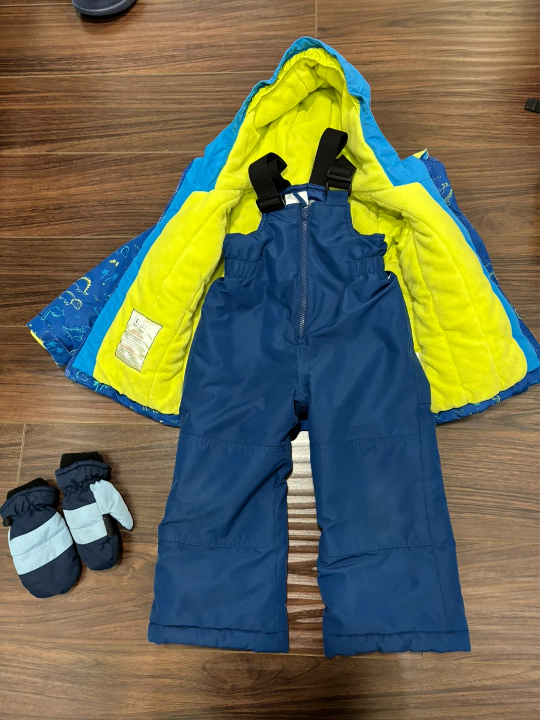 TODDLER SNOWSUIT SIZE 3T - photo 2