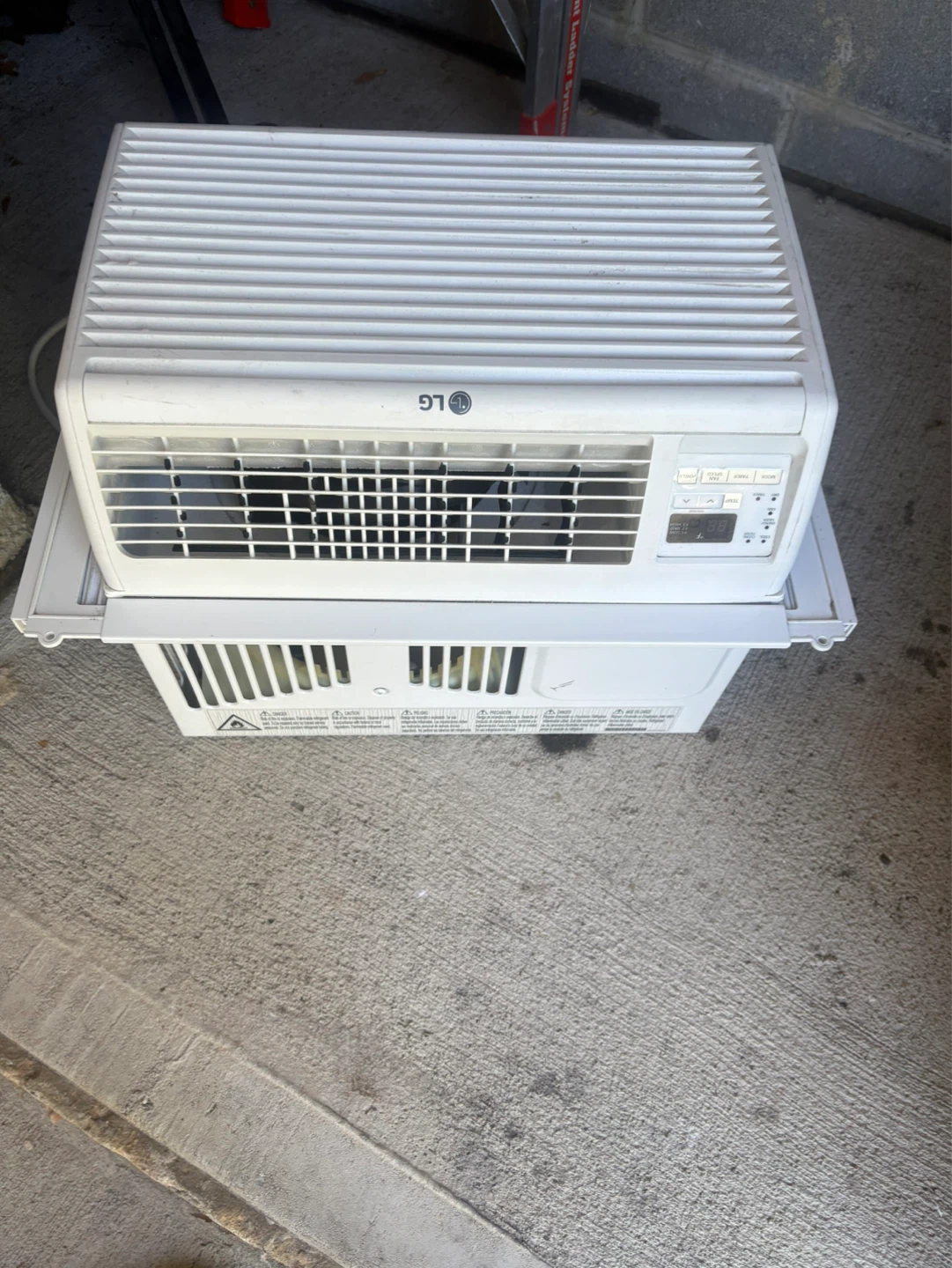 LG Window Air Conditioner - photo 2
