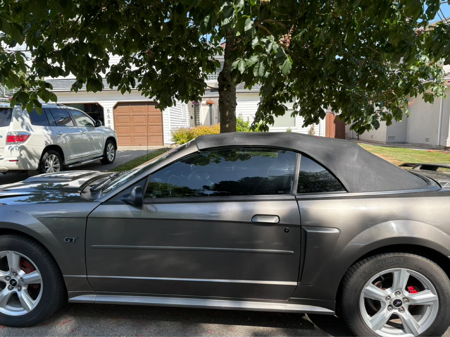 Ford Mustang Convertible GT - photo 3