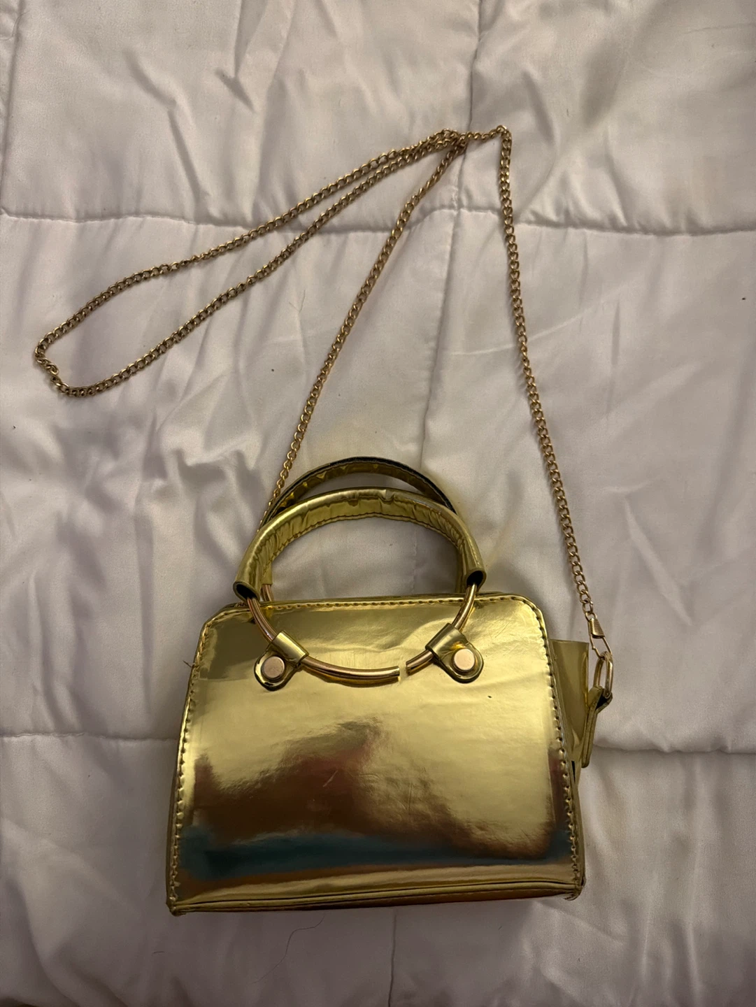 Gold Metallic Handbag with Chain Strap