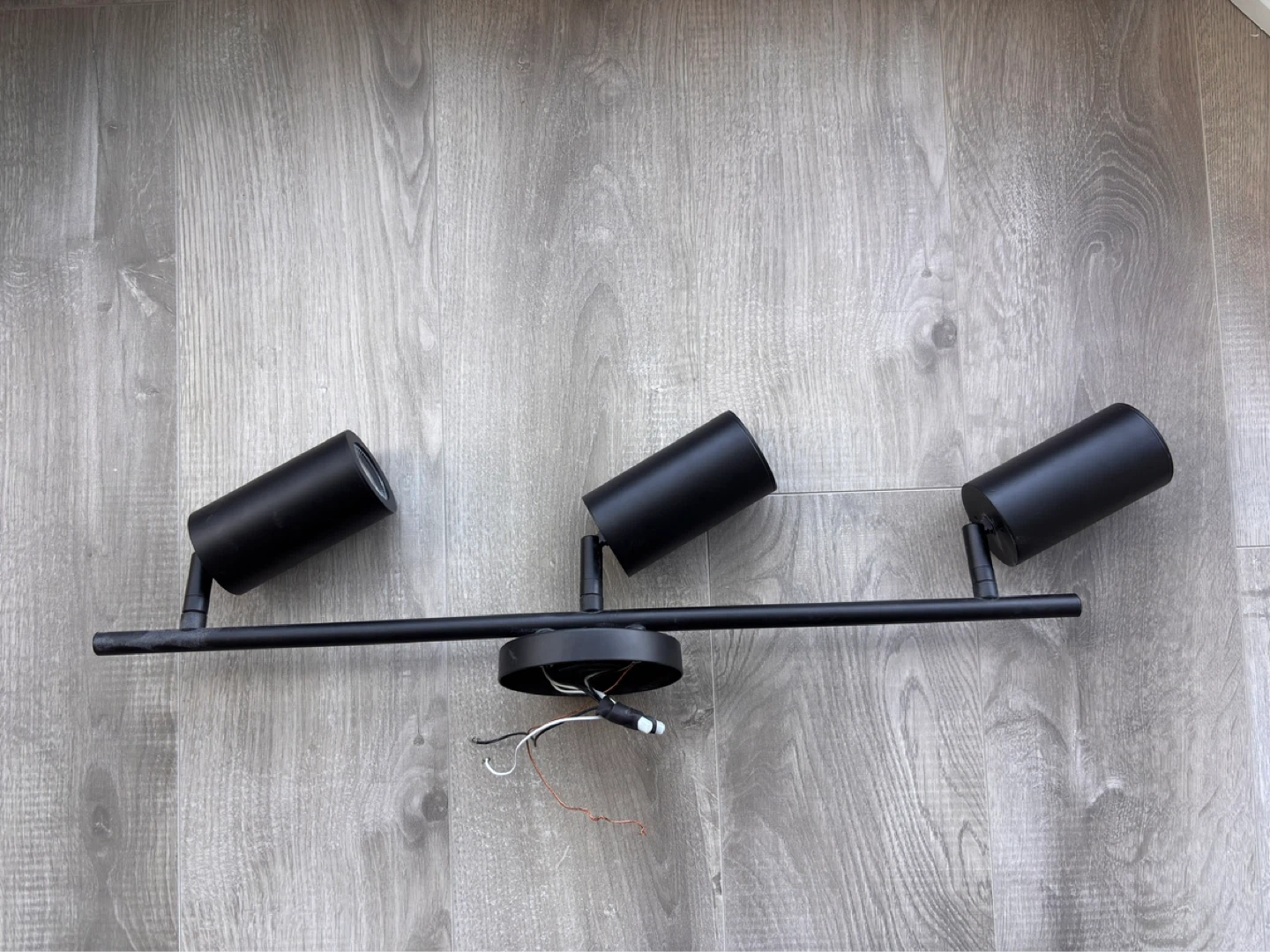 3-Light Track Ceiling Fixture – Excellent Condition