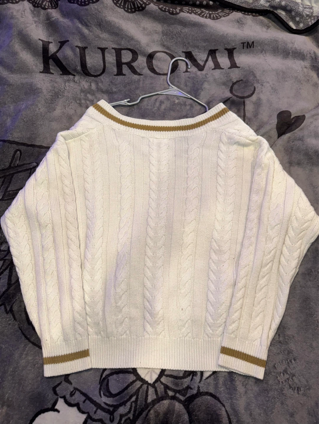 White Cable Knit V-Neck Sweater - photo 4