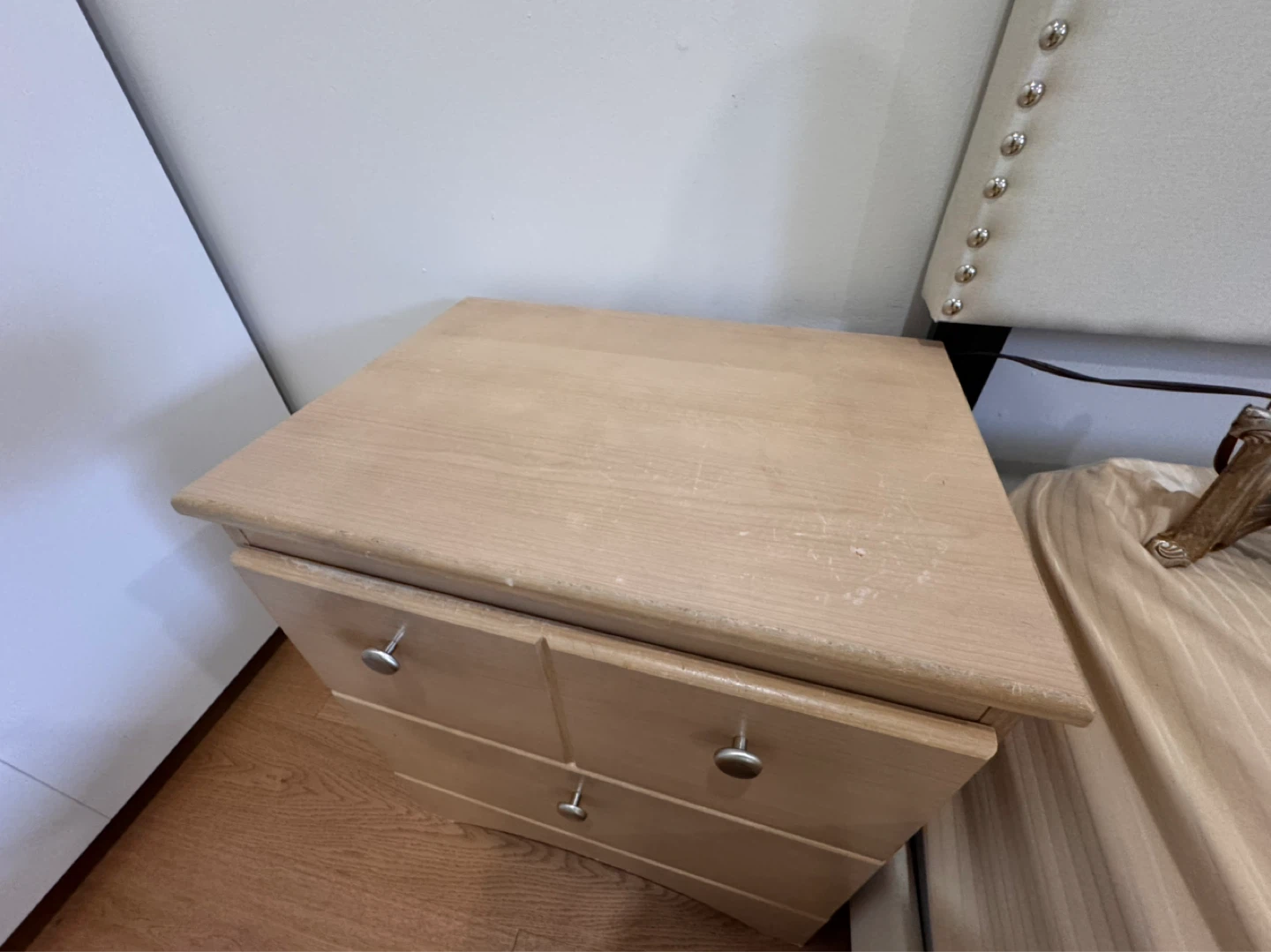 2 Light Wood 3-Drawer Nightstands - photo 2