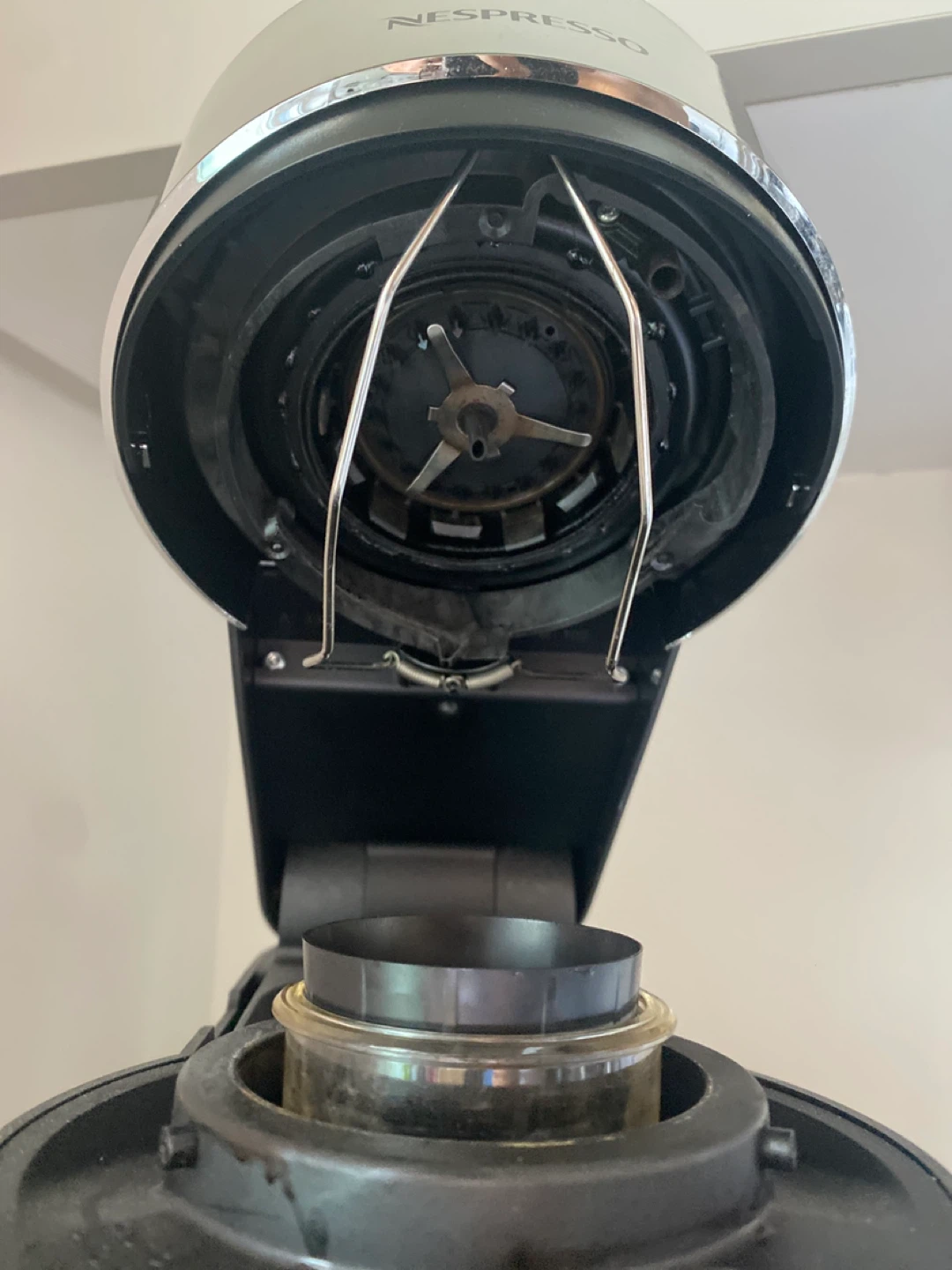 Nespresso Vertuo Coffee Machine - photo 3