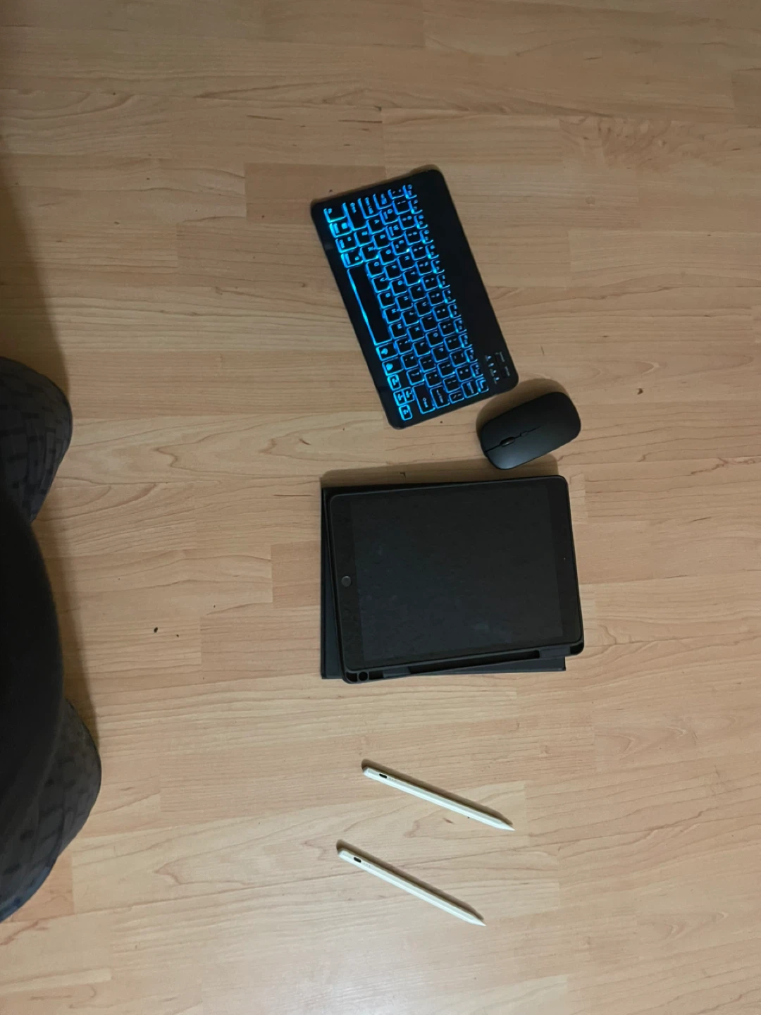 Used for 2 month no damage,ipad bundle - photo 5