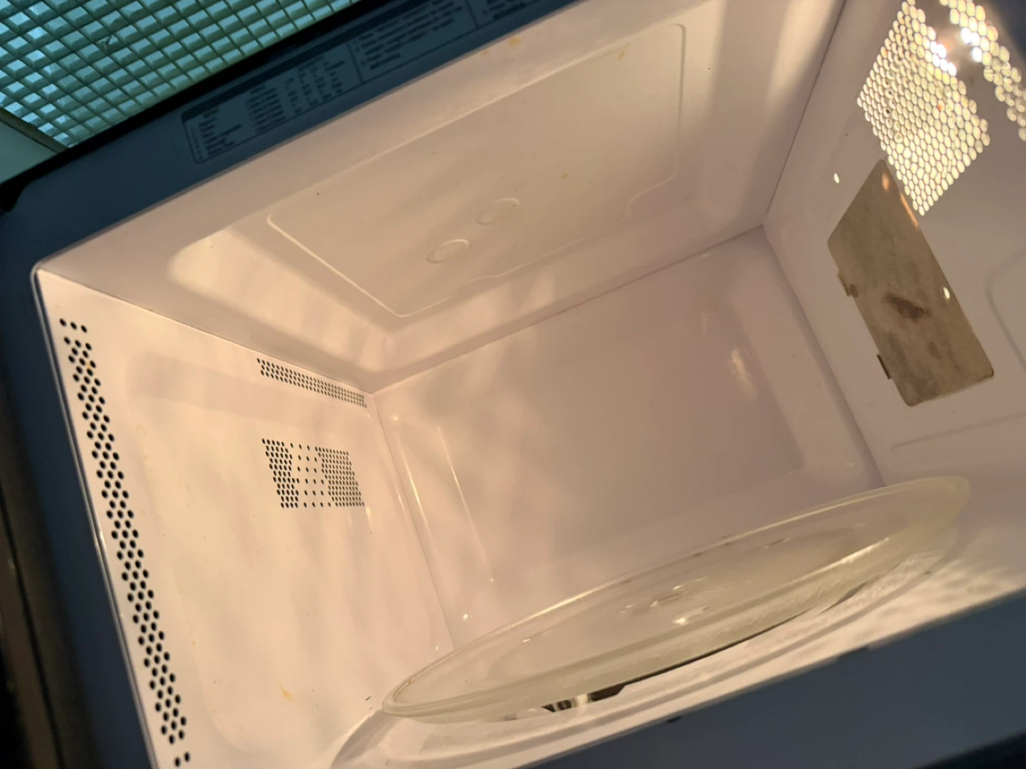 Insignia Microwave Oven - photo 3