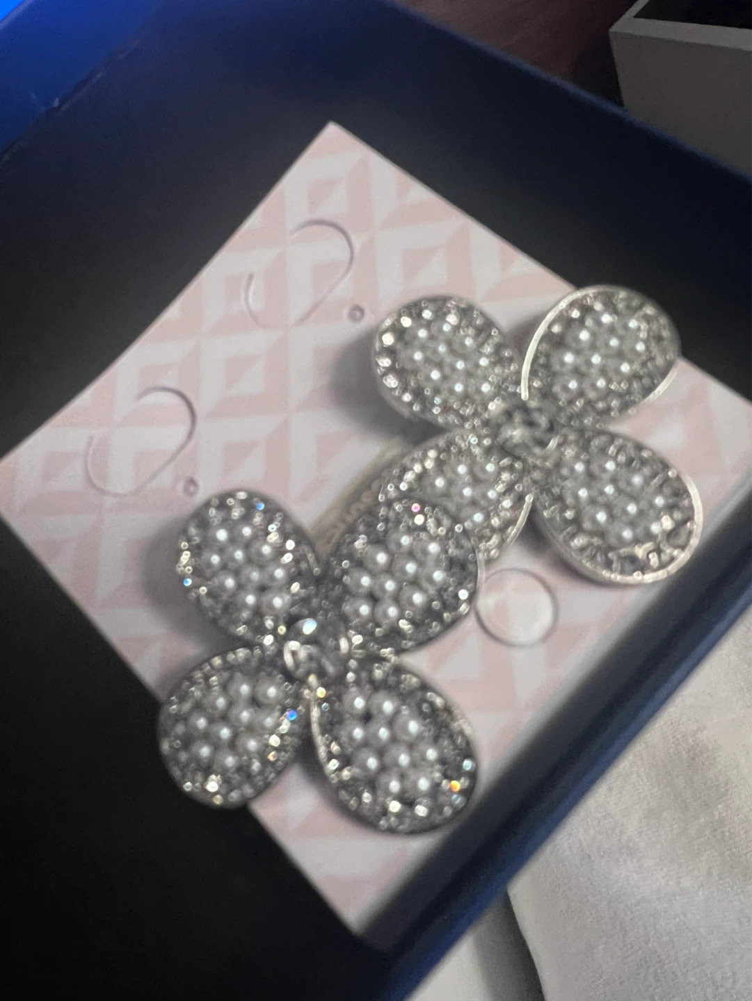 Sparkly Daisy Flower  Earrings - photo 3