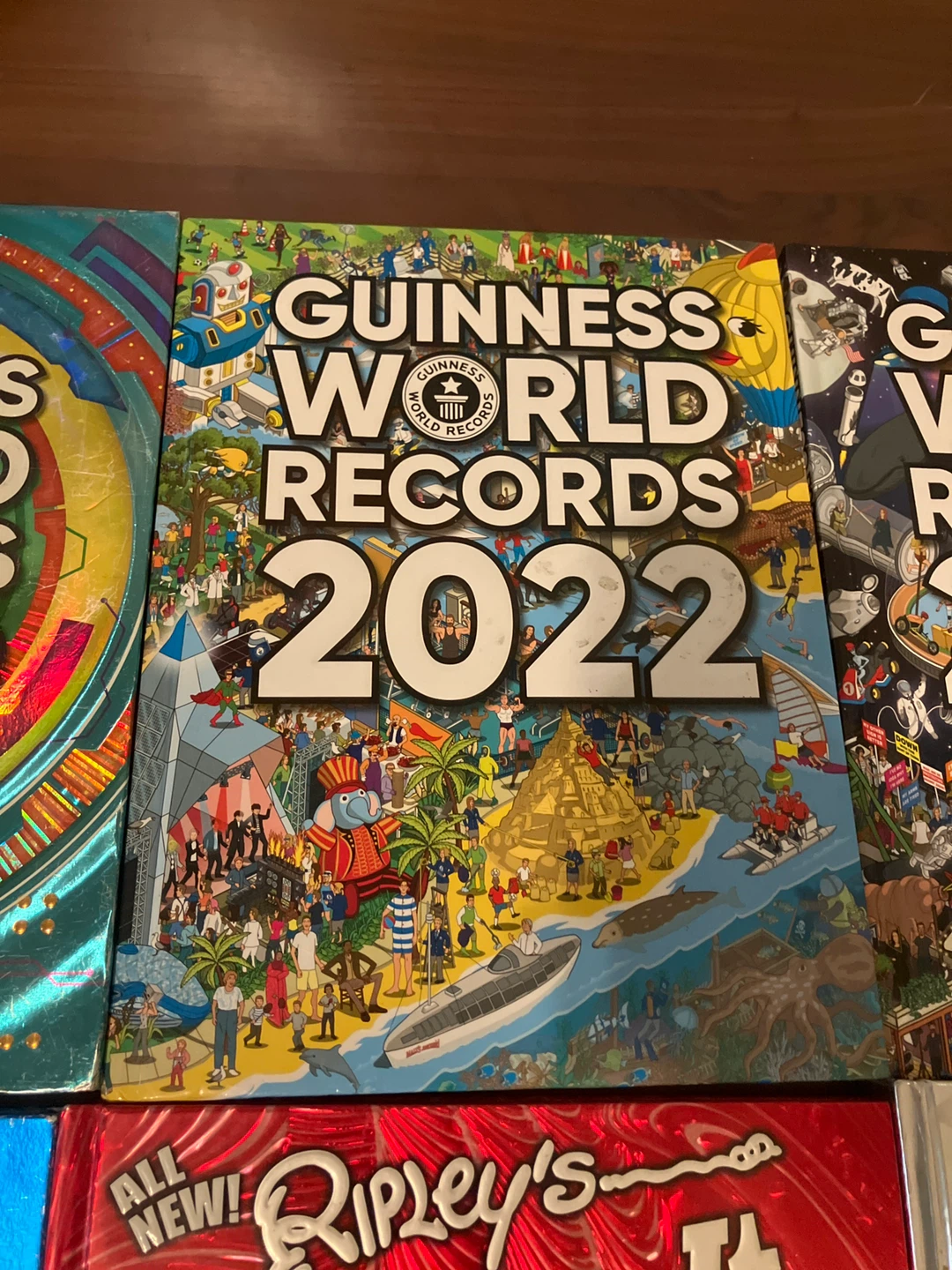 guiness world record books 20$ each 100$ for all - photo 2