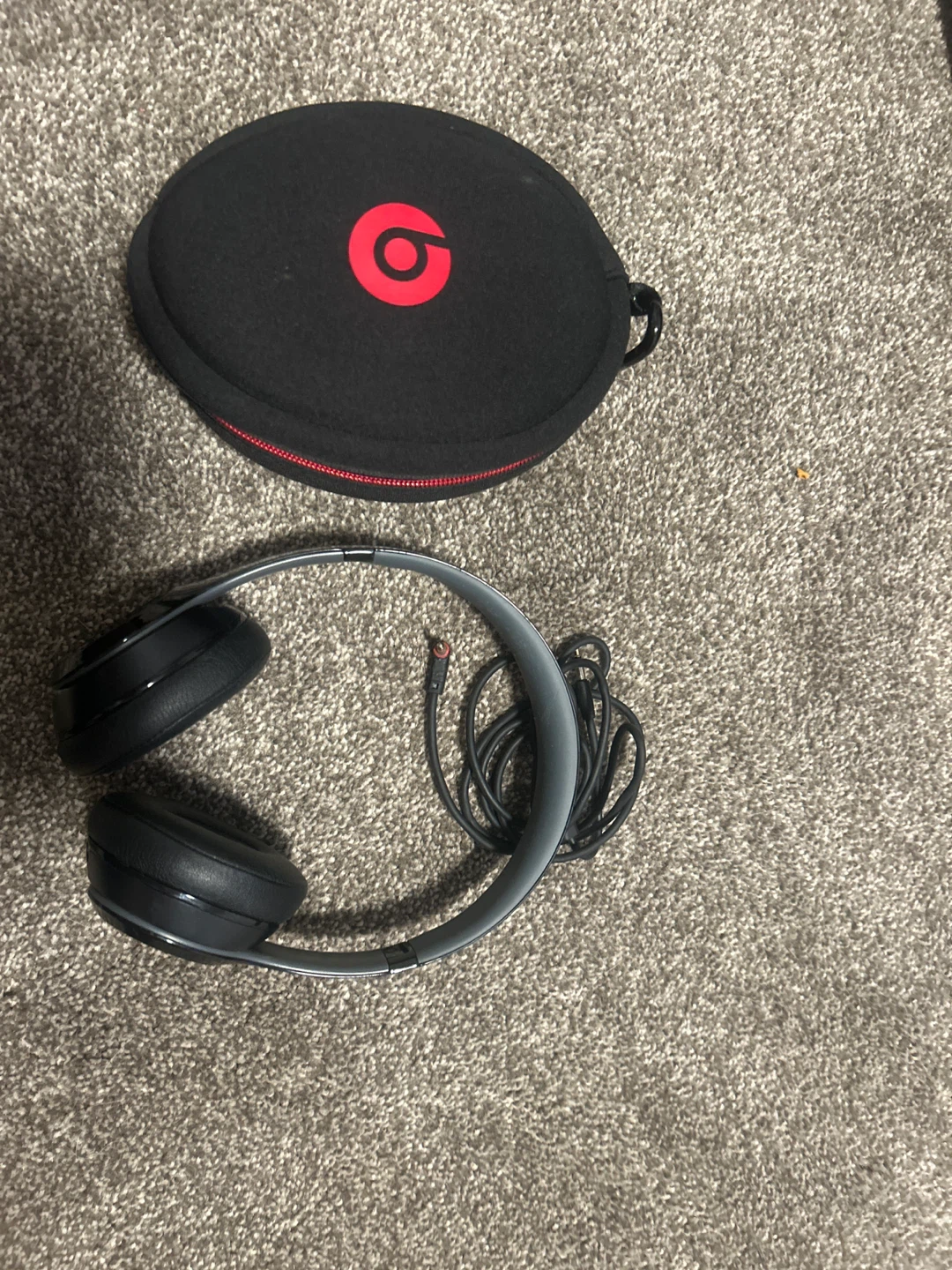 Beats Solo Headphones with Case - photo 3