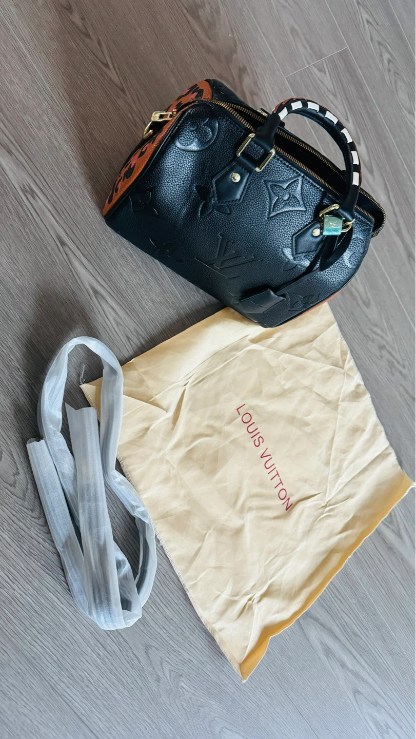 Brand new hand bag first copy