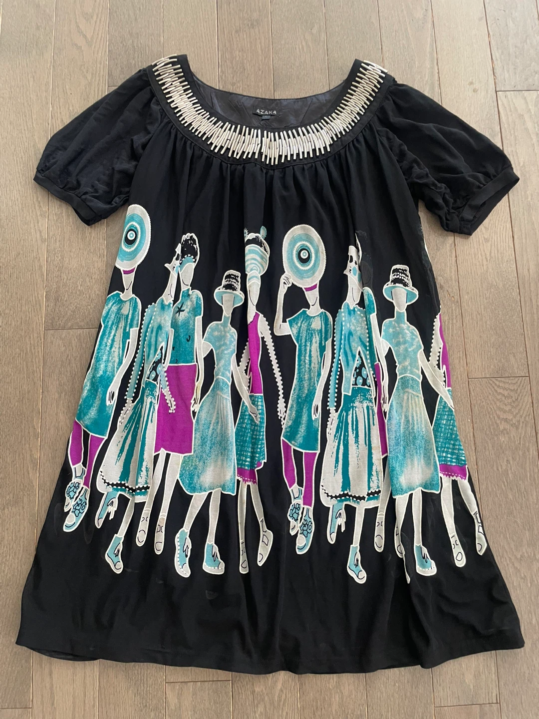 AZAKA Black Dress with Graphic Print