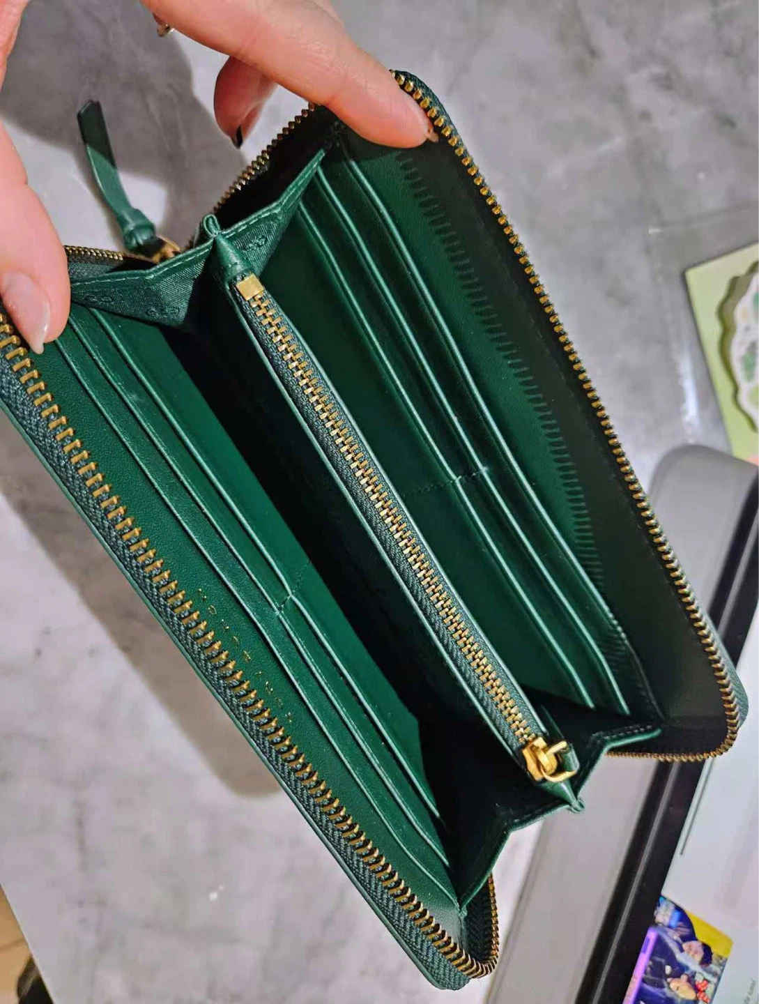 Tory Burch Green Leather Zip Wallet - NEED TO SELL EVERYTHING - photo 3