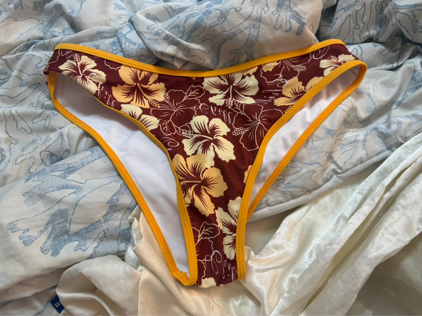 Women's Swimsuit - Never Worn - photo 3