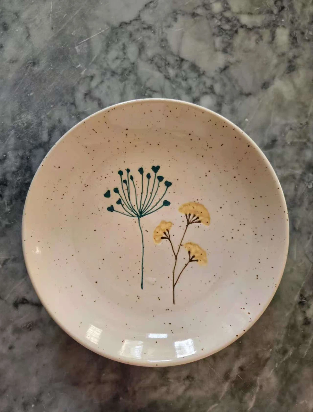 Ceramic plate with floral design - NEED TO SELL EVERYTHING