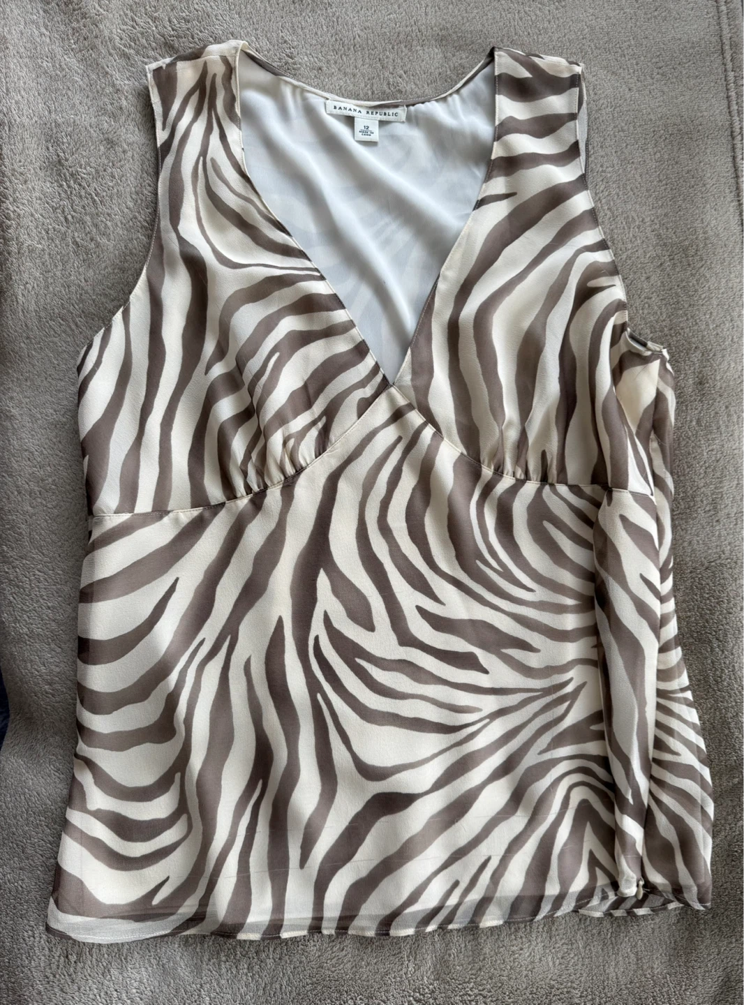 Banana Republic Zebra Print Sleeveless V-Neck Top Size 12
