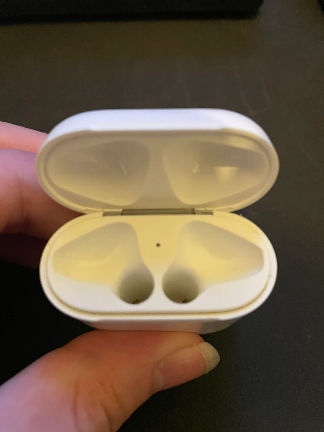 Apple AirPods Charging Case - photo 3