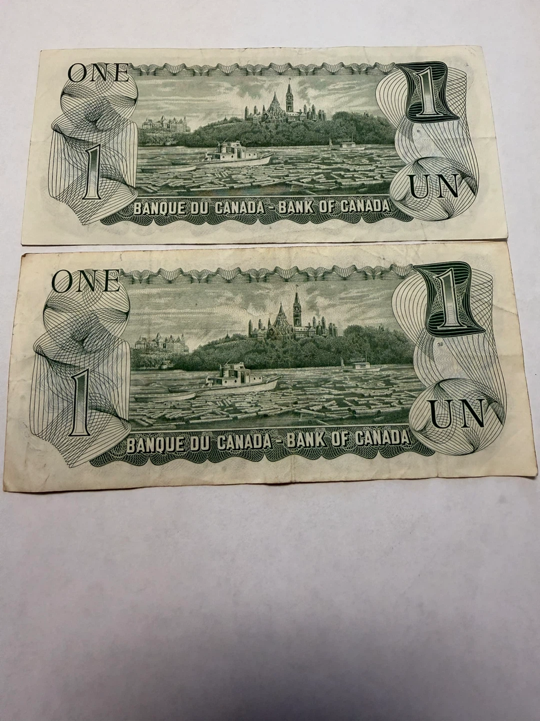 Two 1973 Bank of Canada One Dollar Bills - photo 2