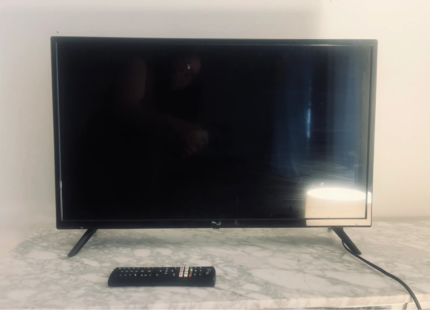 RCA Smart TV 32” HD with Remote - photo 2