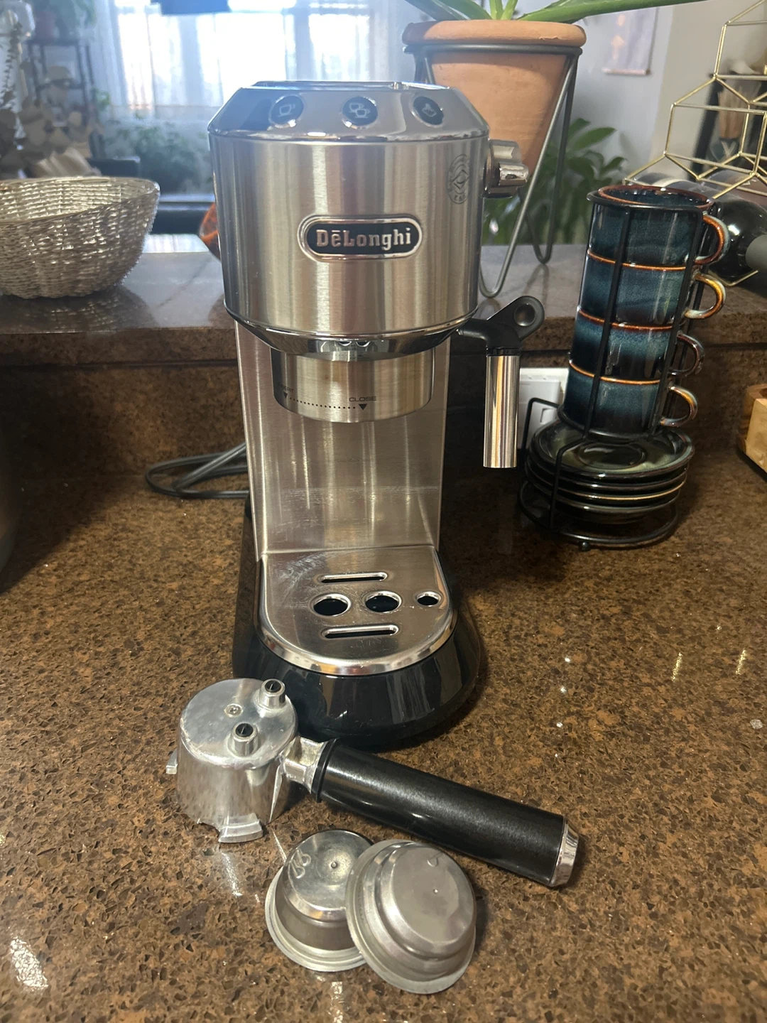 De’Longhi Dedica Espresso Machine EC685 – Excellent Condition - photo 3