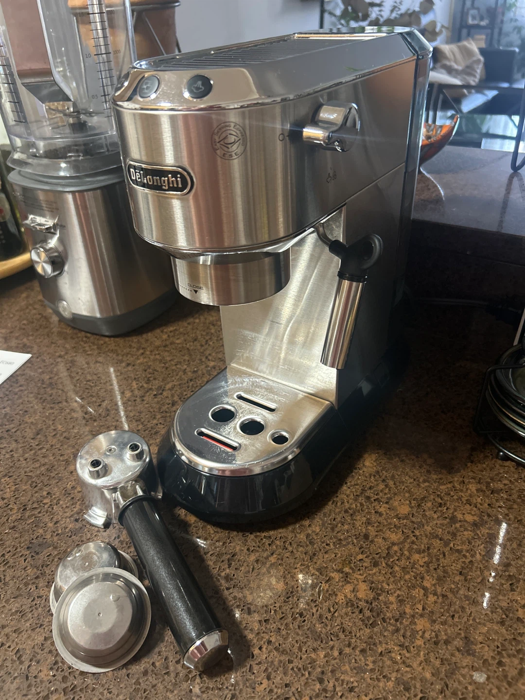 De’Longhi Dedica Espresso Machine EC685 – Excellent Condition - photo 2